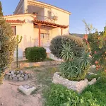 Completely Self-contained, Aegina * Vathi (Aegina)