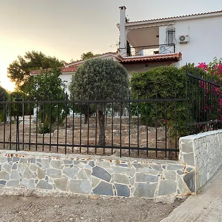 Completely Self-contained, Aegina * Vathi (Aegina)