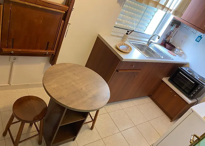 홈스테이 Completely Self-contained, Aegina Vathí