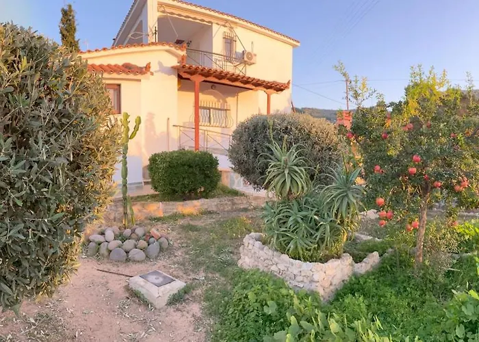 Completely Self-contained, Aegina * Vathi (Aegina)