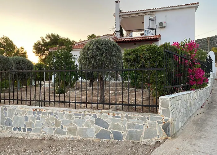 Completely Self-contained, Aegina * Vathi (Aegina)